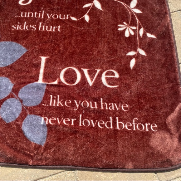 Shavel Home Products Blanket - Picture 2 of 6